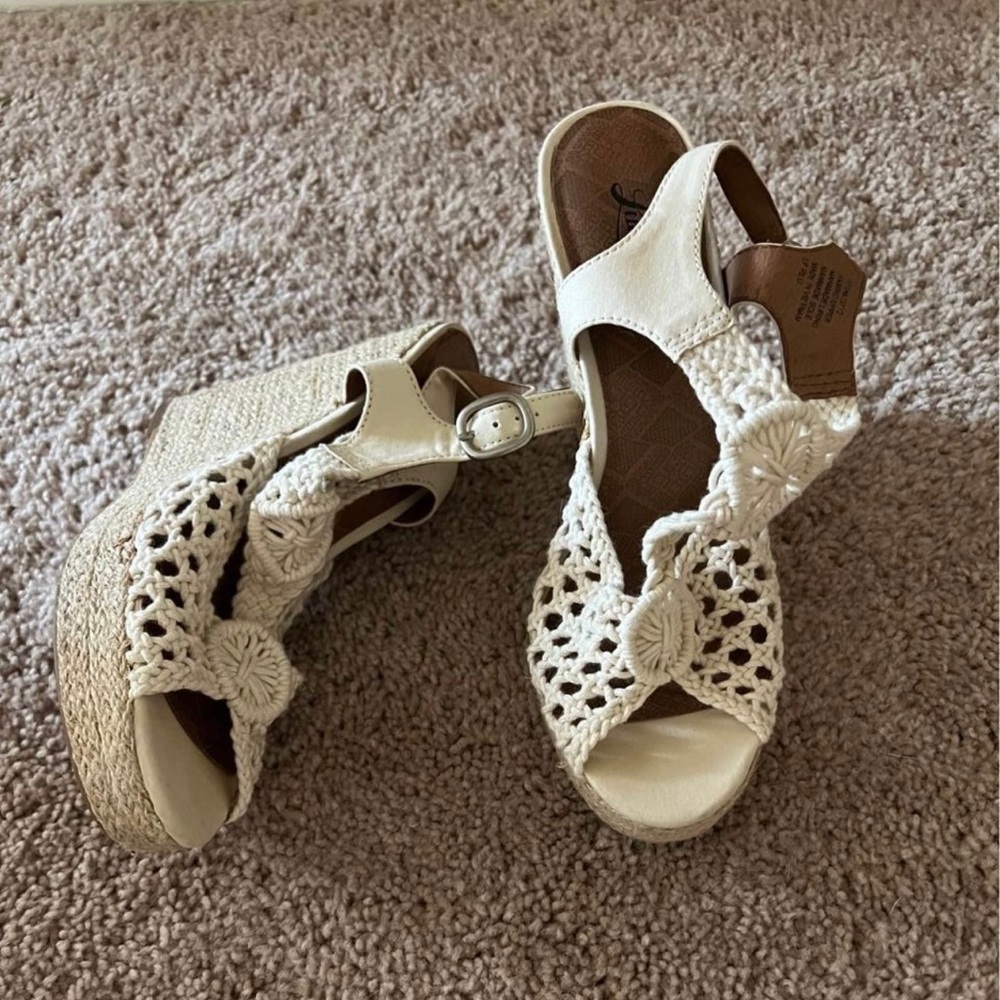 Cute boho wedges!